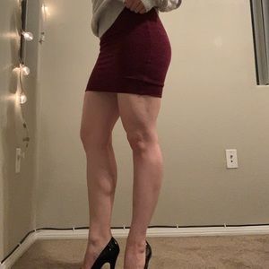Cozy maroon pencil skirt.